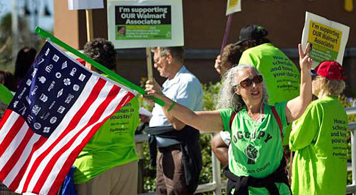 Los trabajadores de Wal-Mart se ponen de pie