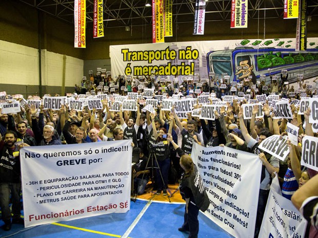 Assembleia de 2500 trabalhadores vota greve por tempo indefinido