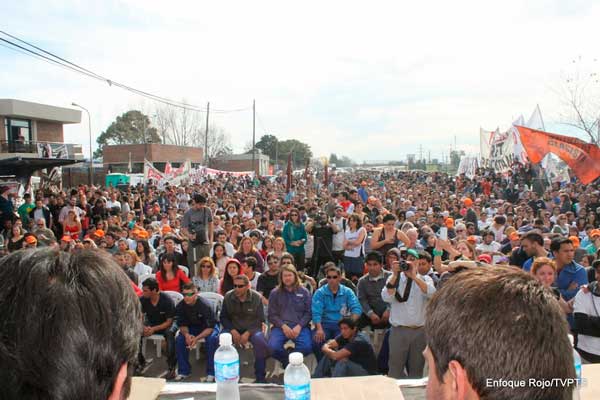 Por un paro activo de 36 horas, con las banderas de Lear y de Donnelley