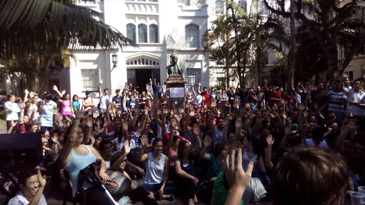 Todos se levantam contra a desvinculação do HU! Desvincula o Zago!