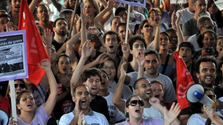Governo Alckmin quer demitir 20 mil professores
