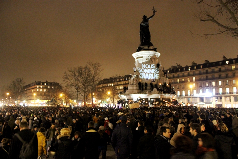 Cien mil marcharon en Francia