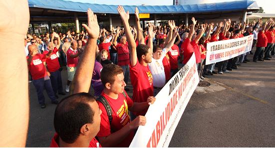 Greve contra as demissões segue na GM em São José dos Campos