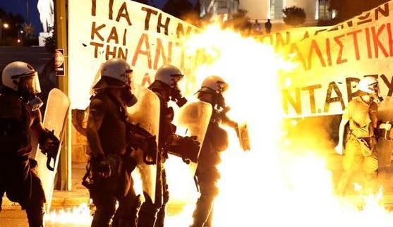 Grèce. Vote pro-austérité au Parlement, matraques et lacrymo Place Syntagma