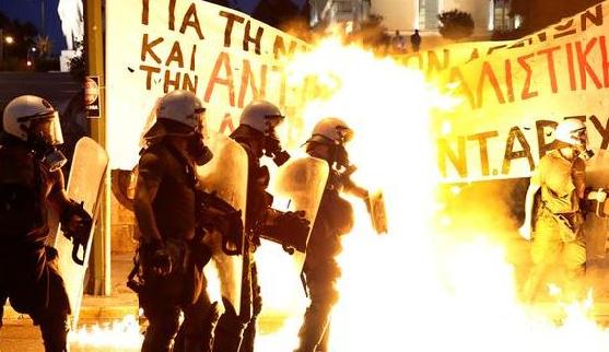 Internationale Solidarität mit den festgenommenen griechischen DemonstrantInnen auf dem Syntagma-Platz