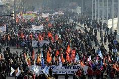 Une puissante journée de grève interprofessionnelle, qui met les directions syndicales sous pression