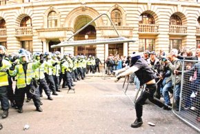Summit of the G20: Repression against the demonstrations claims its first fatality