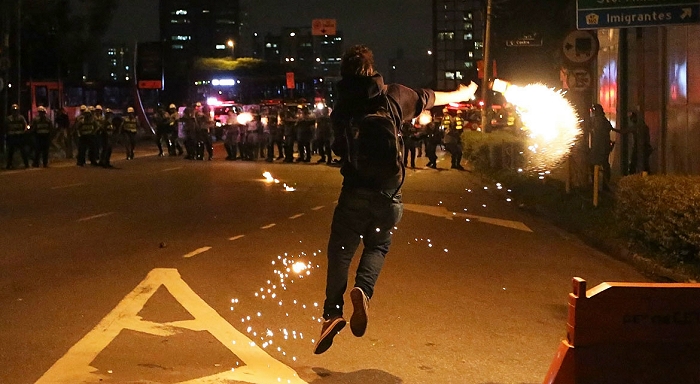 البرازيل: إضرابات، إحتلالات، إحتجاجات في الشوارع، مطالب ديمقراطية ثم القمع...