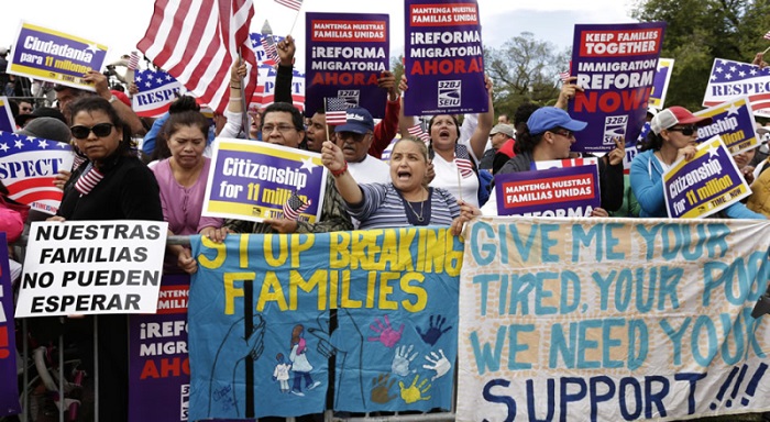 Los inmigrantes resisten las deportaciones masivas de Obama