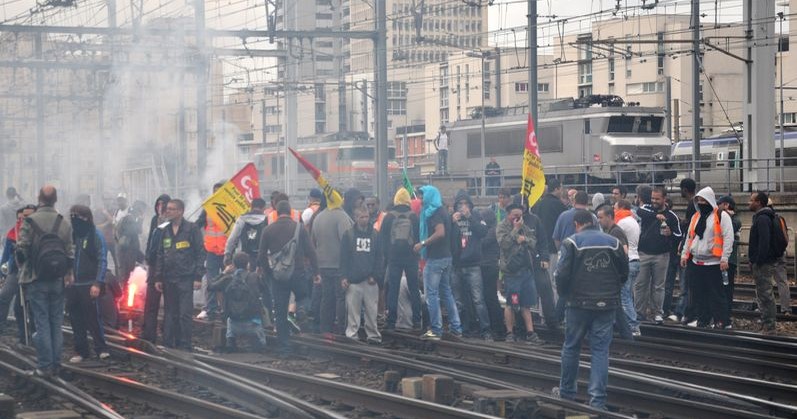 La huelga de los ferroviarios fue una advertencia para Hollande