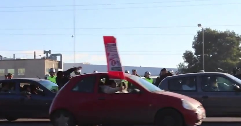 Lear Video in Panamericana Highway shows how a Gendarmerie Chief attacks workers