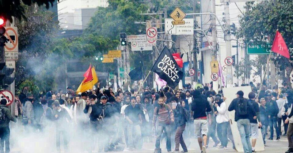 Alckmin e Zago mandam polícia e bombas, mas trabalhadores resistem e mostram força da greve
