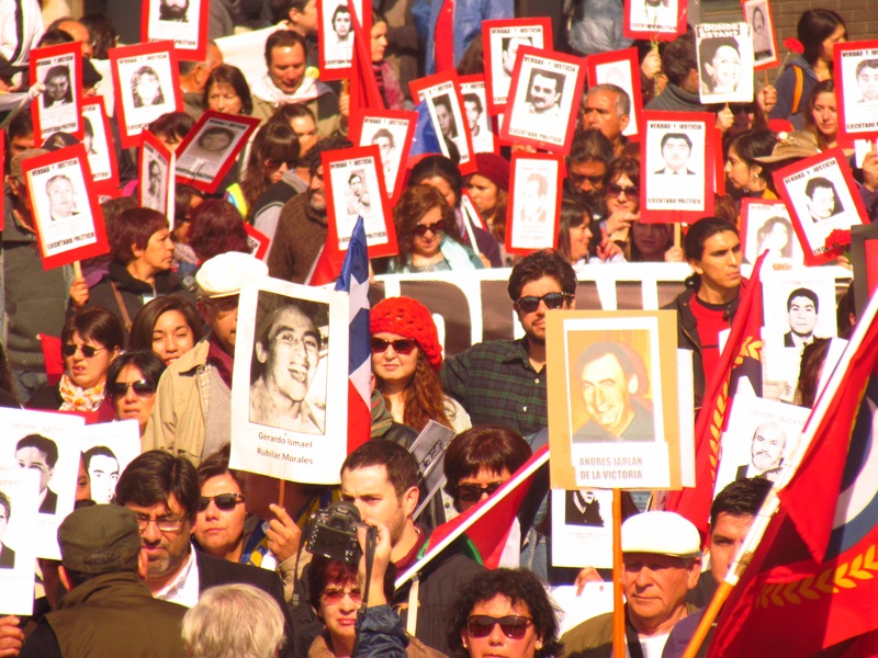 Tres mil personas marcharon en conmemoración a los 41 años del Golpe Militar