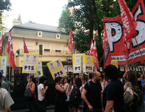 Acto frente a la embajada mexicana en Buenos Aires