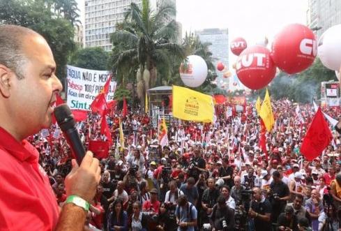 La dirección de la CUT quiere que los trabajadores paren en defensa de Dilma